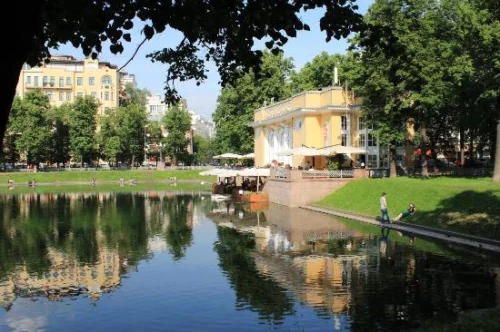 Best Areas in Moscow: Patriarch's Ponds, Kitay-Gorod, Zamoskvorechye & Moscow City Best Areas in Moscow: Patriarch's Ponds, Kitay-Gorod, Zamoskvorechye & Moscow City
