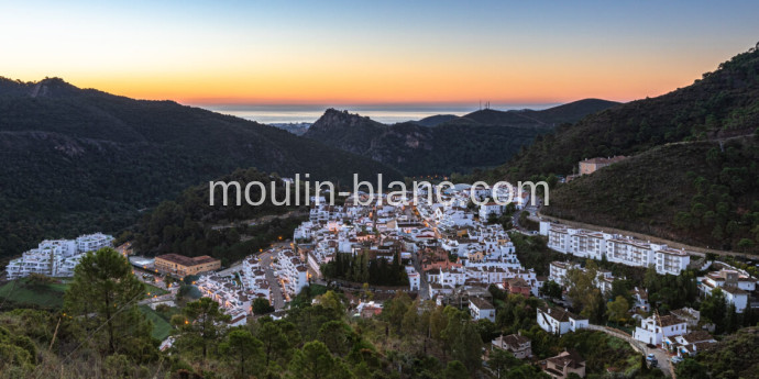 Benahav&iacute;s: Marbella's Luxury Mountain Village