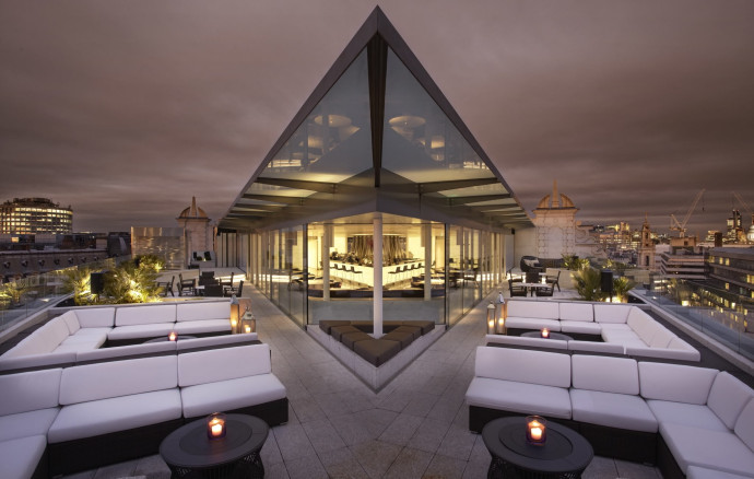 London Nightlife Guide: Rooftop Bars, Speakeasies & Live Music After Dark