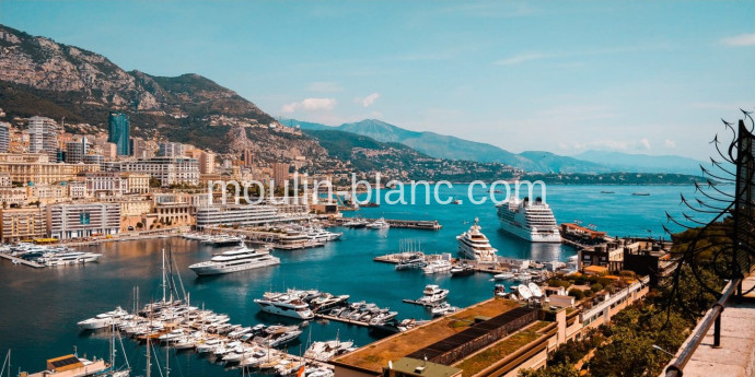 Best Areas in Saint-Tropez: Old Port, La Ponche, Place des Lices & Pampelonne Best Areas in Saint-Tropez: Old Port, La Ponche, Place des Lices & Pampelonne