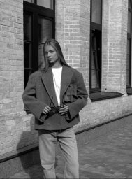 Julia 23 years Paris